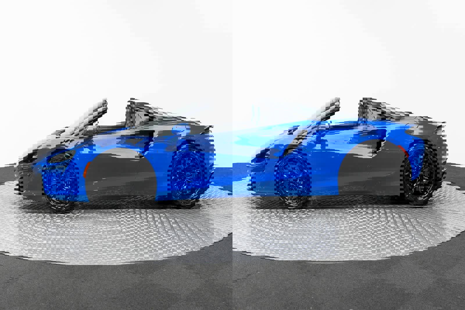 New 2025 McLaren Artura Spider image 3