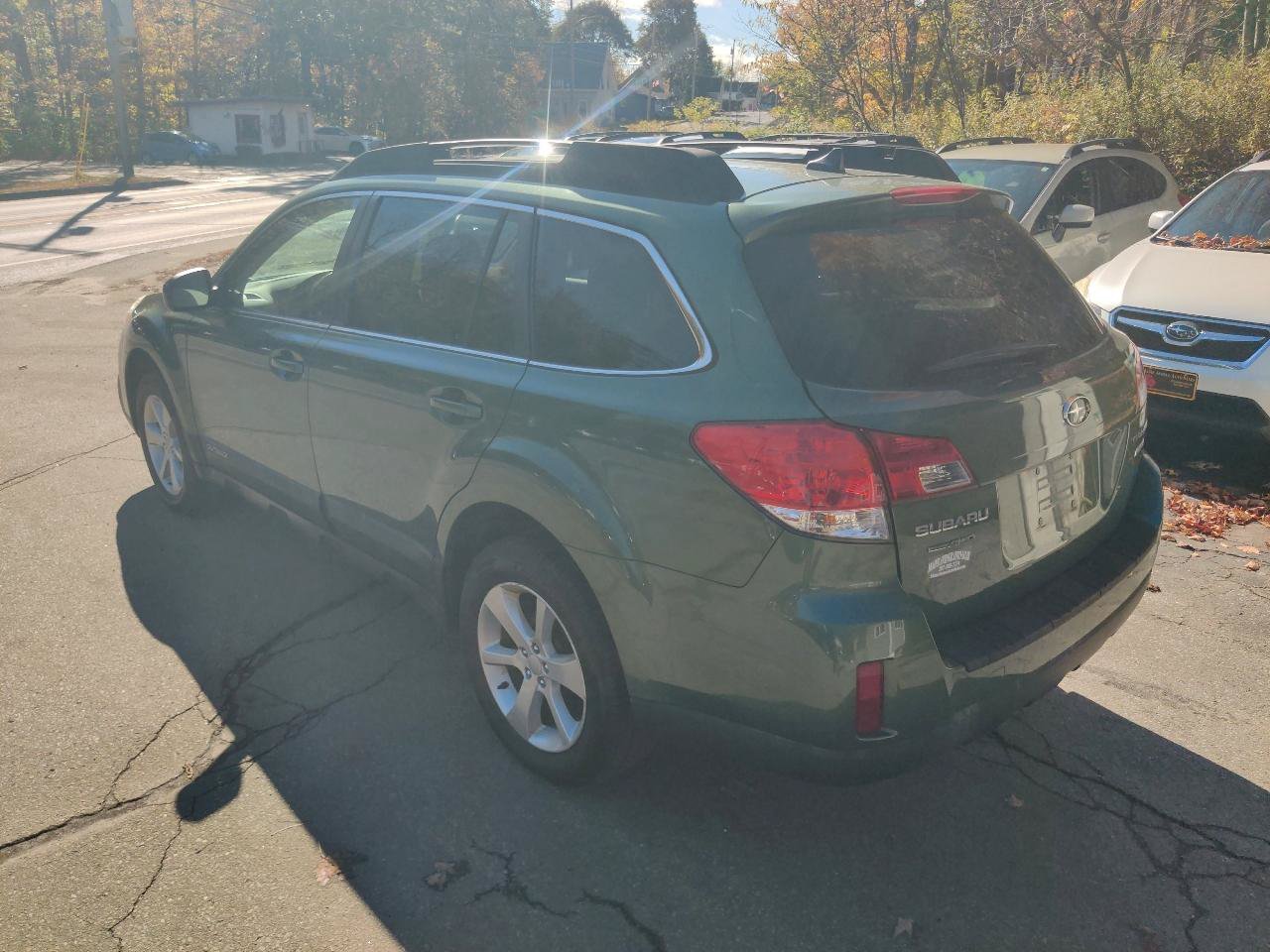 Used 2014 Subaru Outback 2.5i Premium AWD/4WD image 4