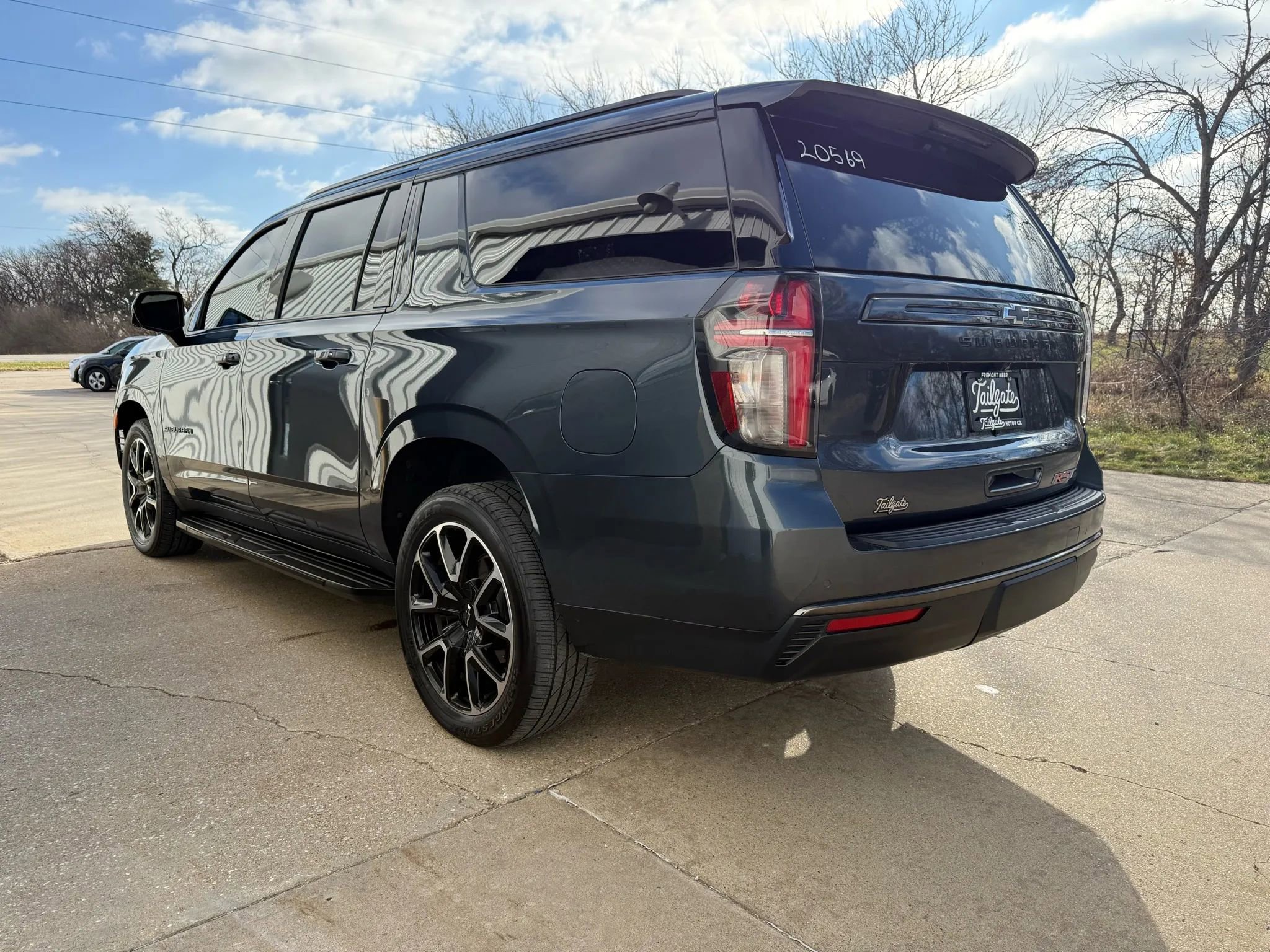 Used 2021 Chevrolet Suburban RST w/ Luxury Package image 5