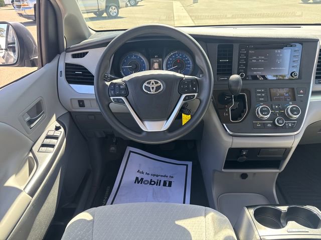 Used 2018 Toyota Sienna LE w/ Carpet Mat Package FWD image 13