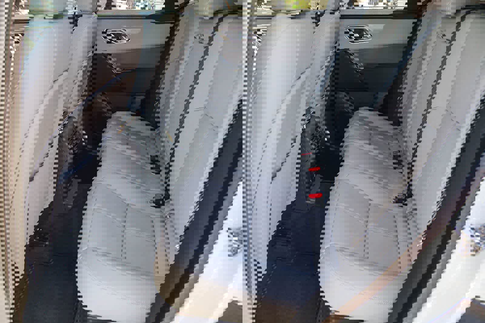 Used 2025 Land Rover Range Rover Velar Dynamic SE image 18