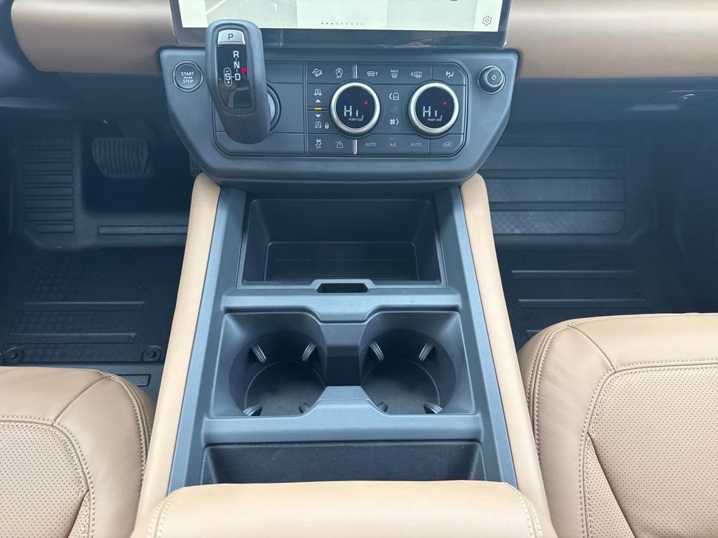 New 2026 Land Rover Defender 130 X-Dynamic SE image 23
