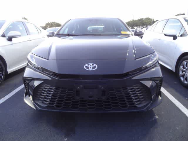 Used 2025 Toyota Camry SE FWD image 2