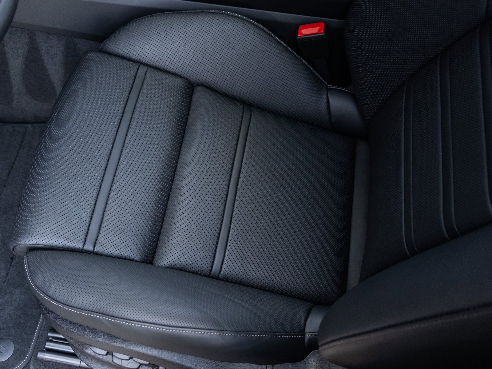 New 2026 Porsche Cayenne Turbo image 28