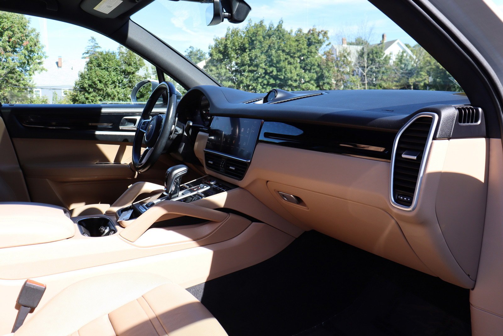 Used 2023 Porsche Cayenne AWD/4WD image 19