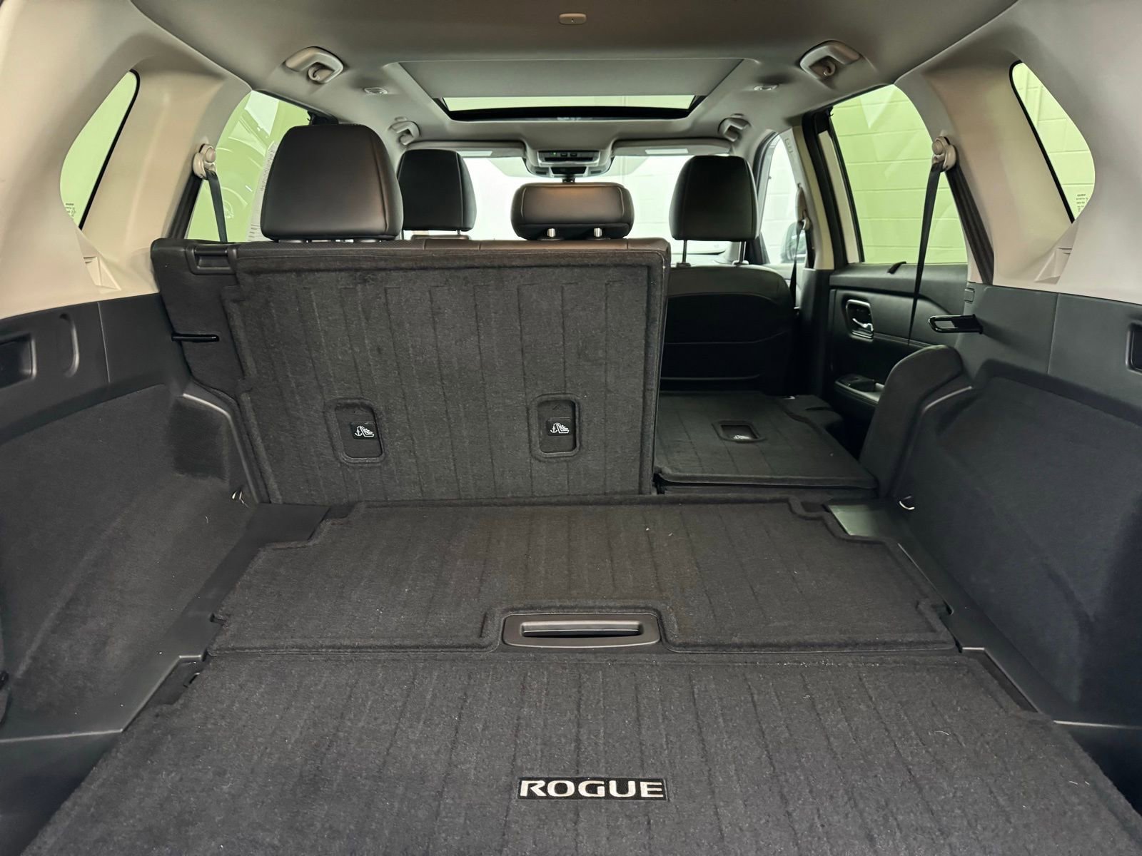 Certified 2024 Nissan Rogue Platinum w/ Platinum Premium Package image 32