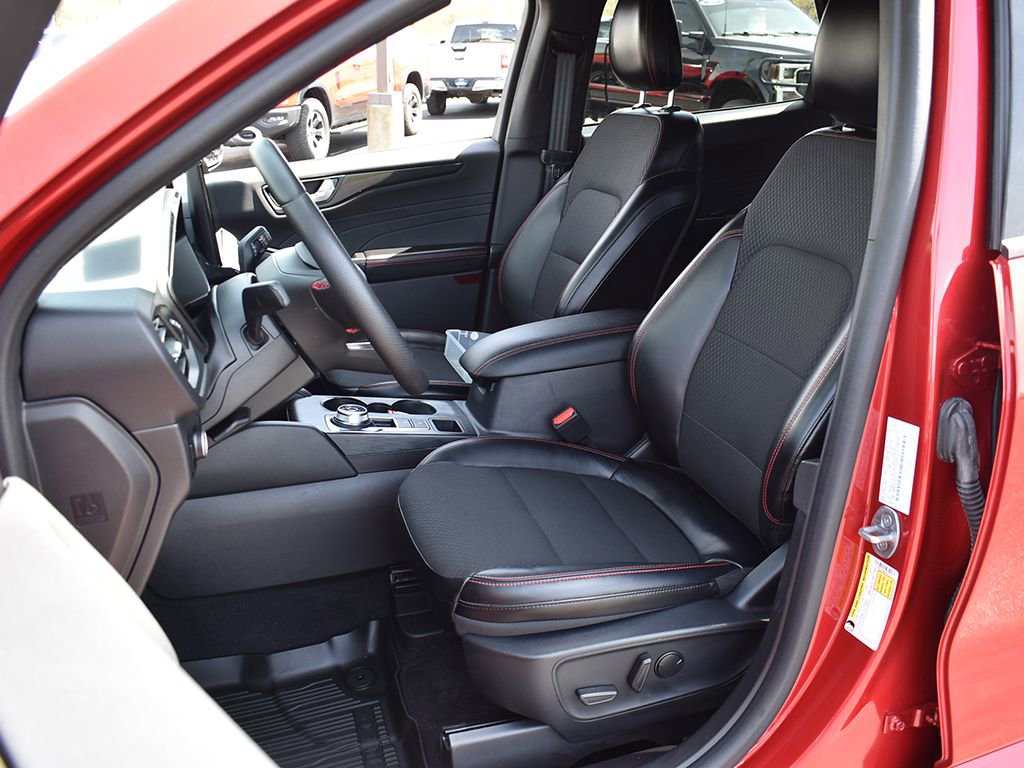 Used 2024 Ford Escape ST-Line w/ Tech Pack #1 AWD/4WD image 5