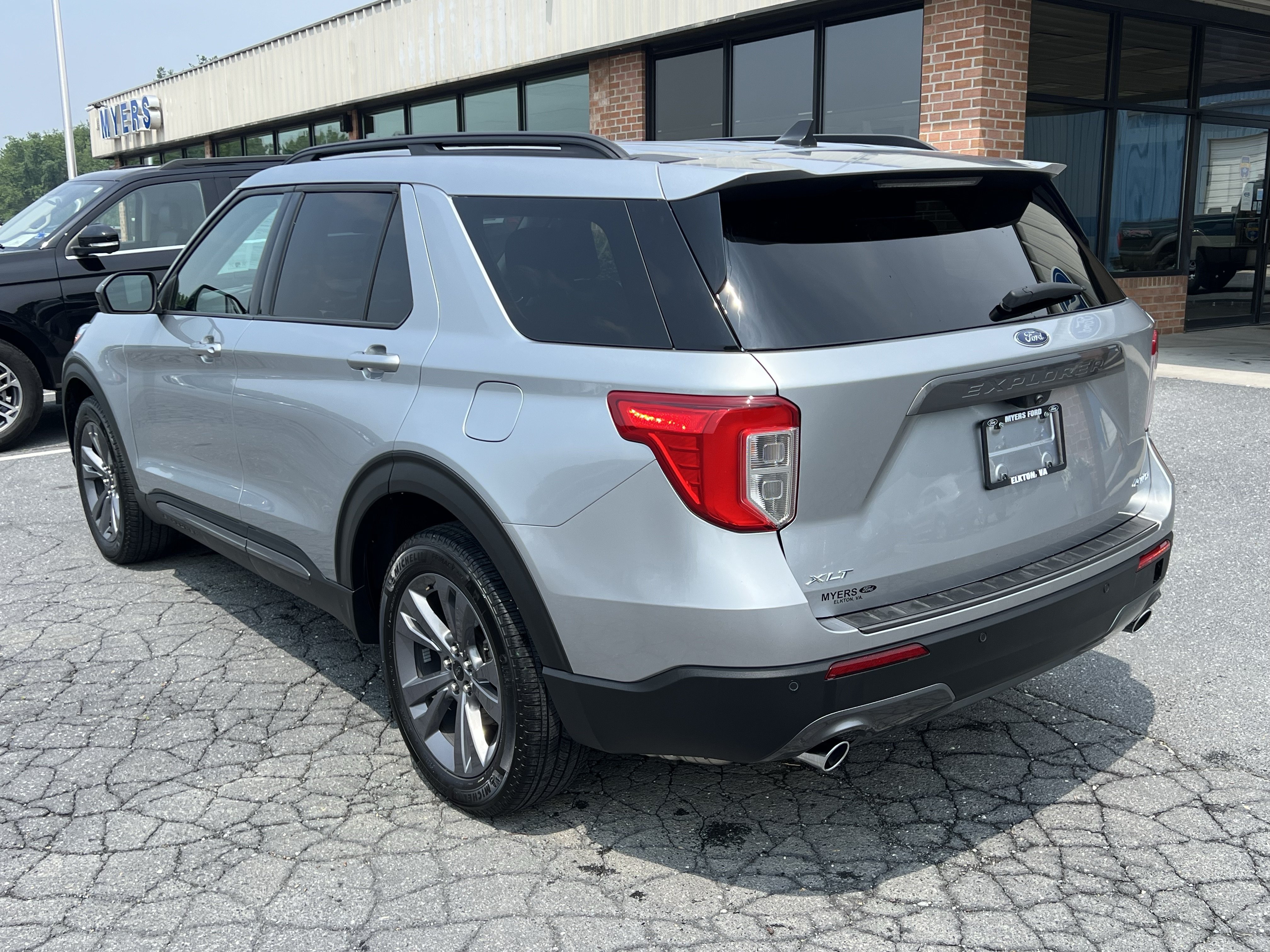 Used 2023 Ford Explorer XLT w/ Equipment Group 202A AWD/4WD image 11