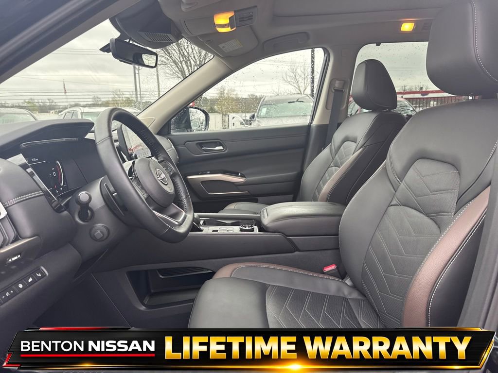 Used 2025 Nissan Pathfinder Platinum w/ Cargo Package image 11