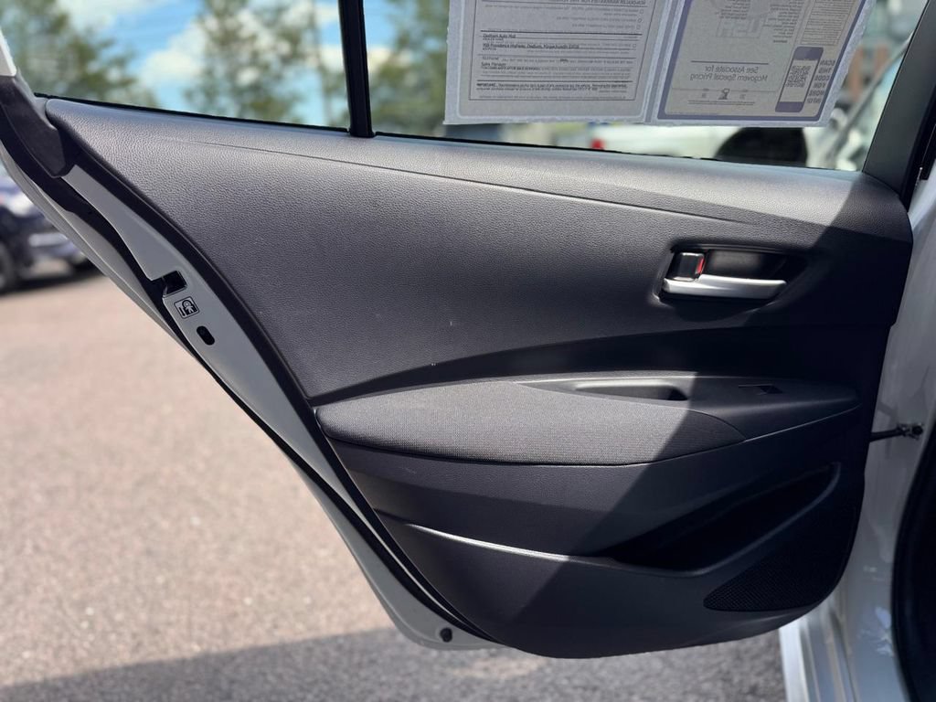 Used 2021 Toyota Corolla LE w/ Carpet Mat Package (TMS) FWD image 17
