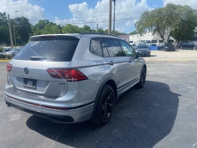 Used 2024 Volkswagen Tiguan SE R-Line AWD/4WD image 5