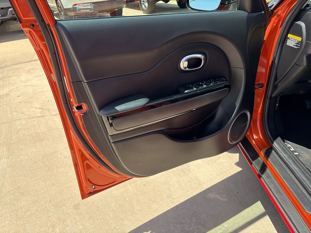 Used 2018 Kia Soul ! w/ Tech Package FWD image 10