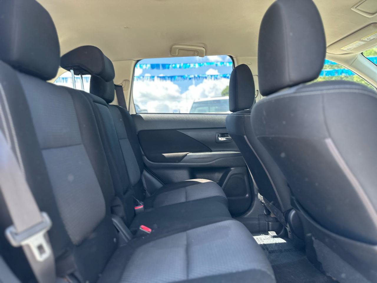 Used 2017 Mitsubishi Outlander SE AWD/4WD image 17