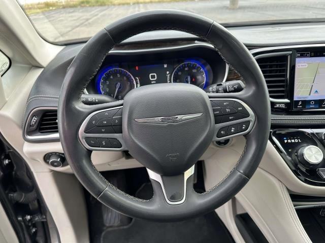 Used 2023 Chrysler Pacifica Limited image 10