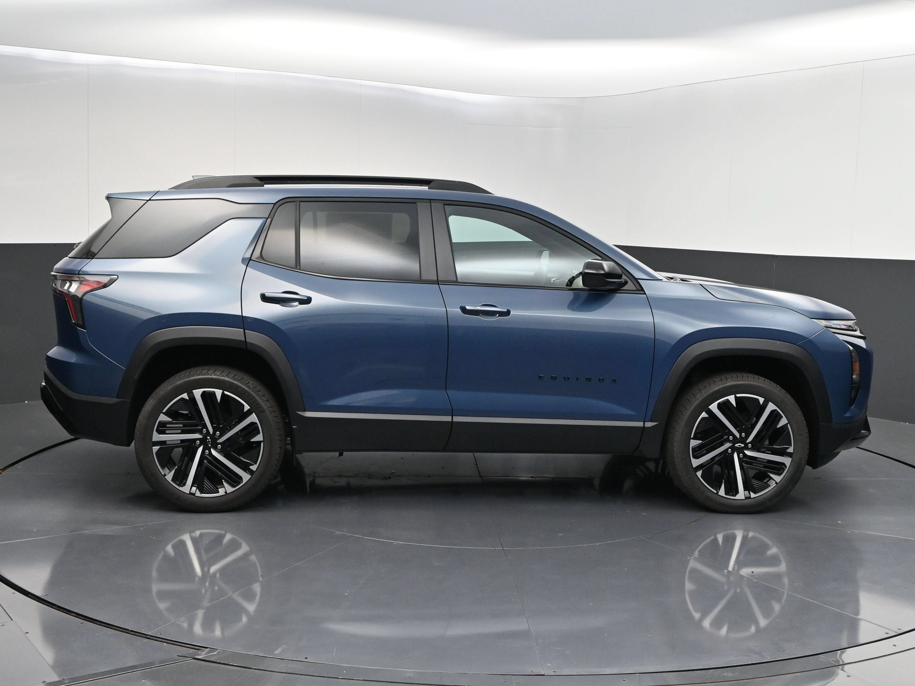 New 2027 Chevrolet Equinox RS w/ Convenience Package III FWD image 9