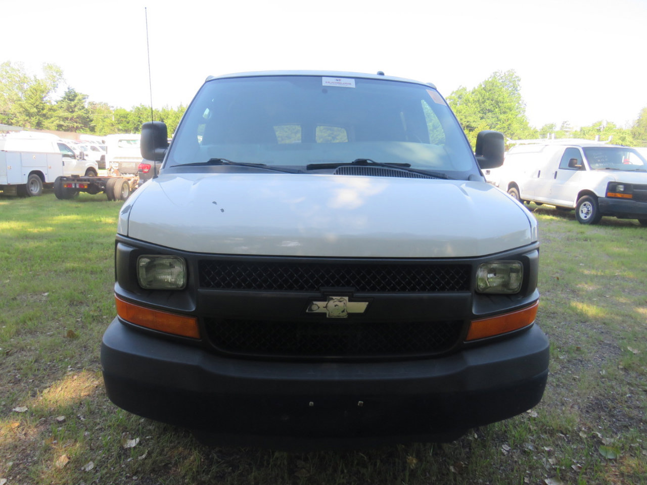 Used 2011 Chevrolet Express 3500 LS image 2