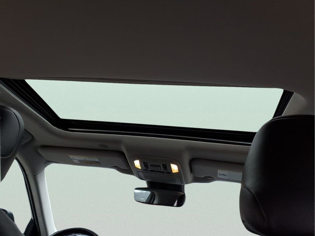 Used 2021 Toyota Highlander XLE image 11