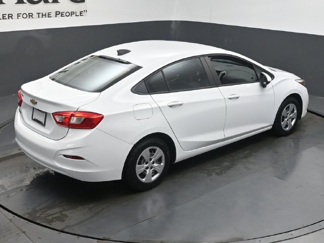 Used 2017 Chevrolet Cruze LS FWD image 43