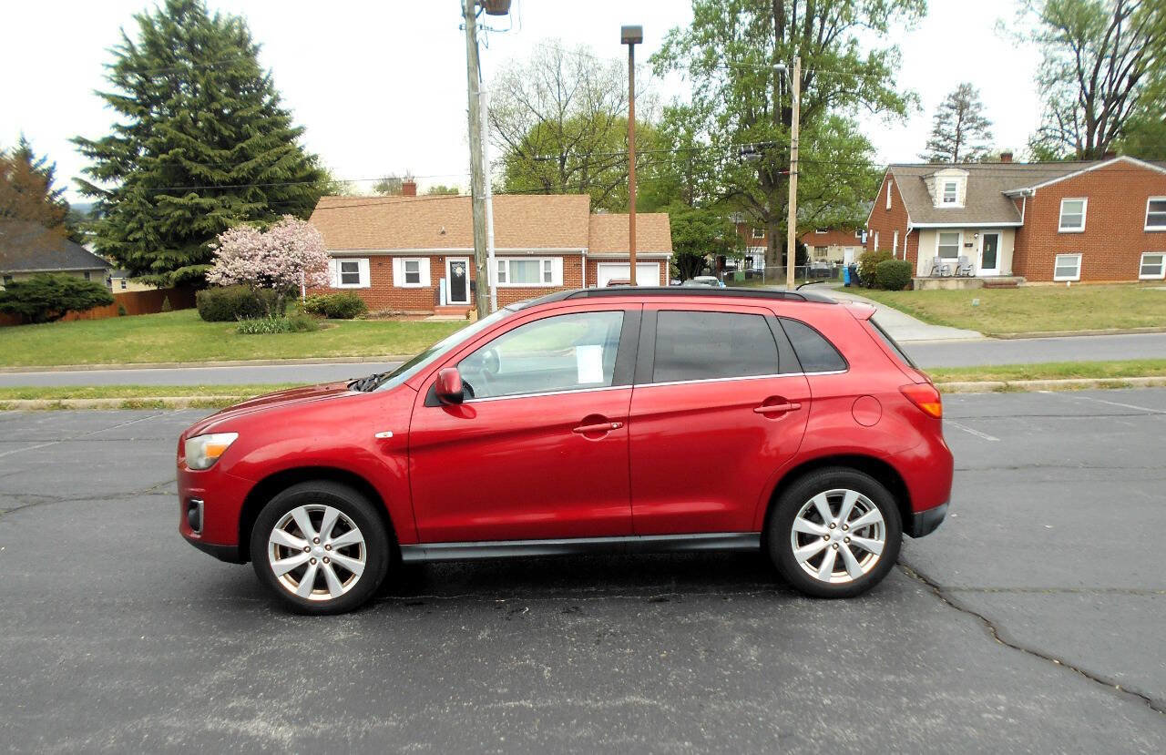 Used 2013 Mitsubishi Outlander Sport SE AWD/4WD image 1