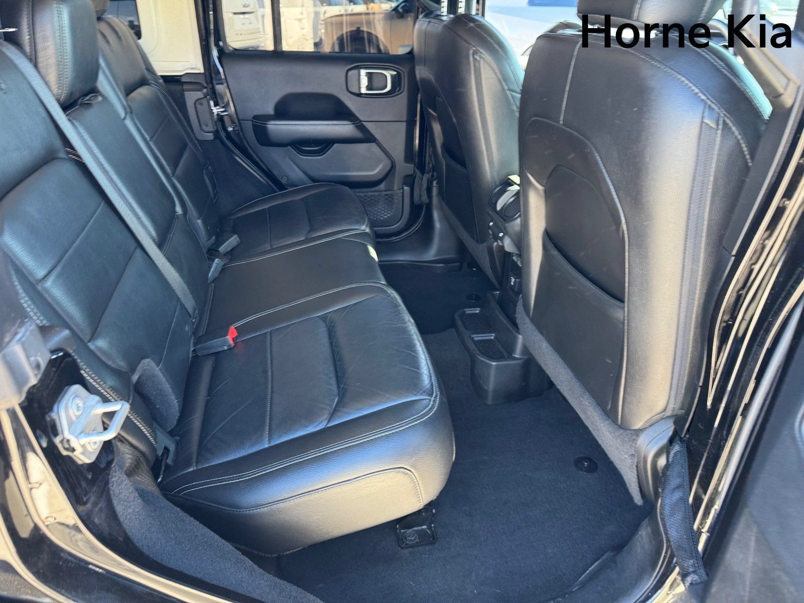 Used 2018 Jeep Wrangler Unlimited Sahara AWD/4WD image 27