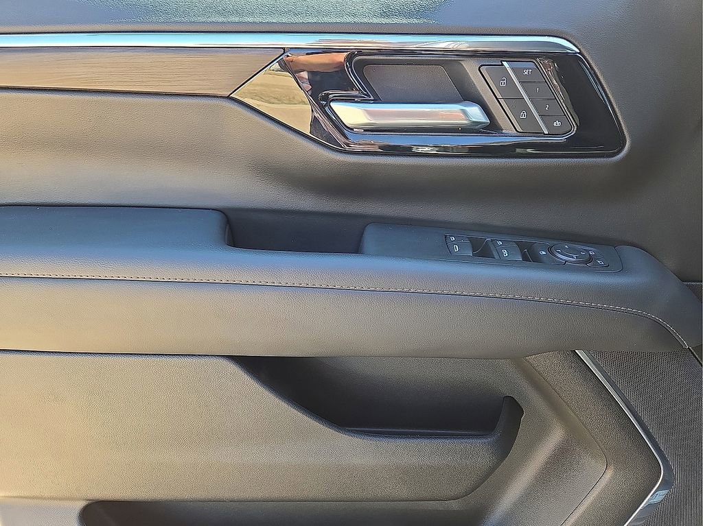 Used 2026 Chevrolet Tahoe LT image 23