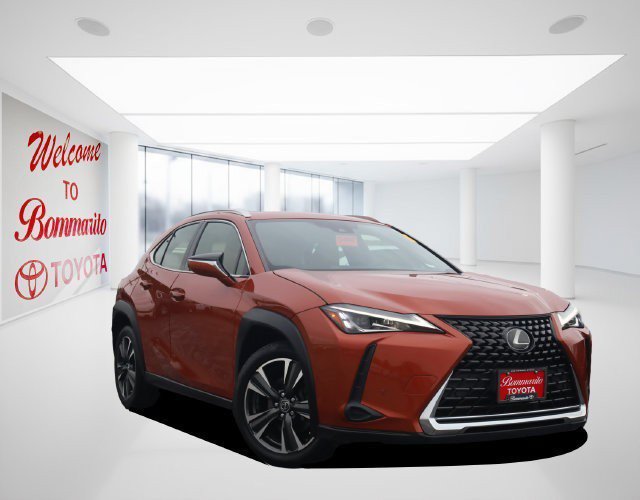 Used 2019 Lexus UX 200 FWD image 2