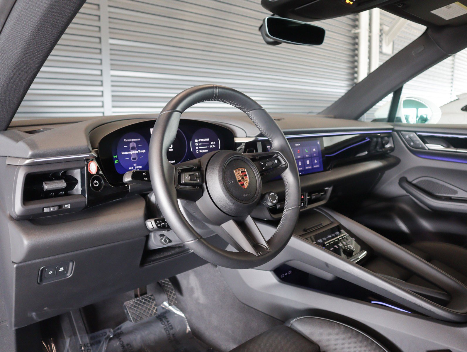 Used 2025 Porsche Macan Electric image 4