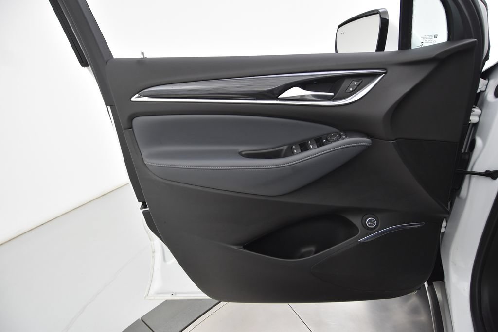 Used 2022 Buick Enclave Essence FWD image 33