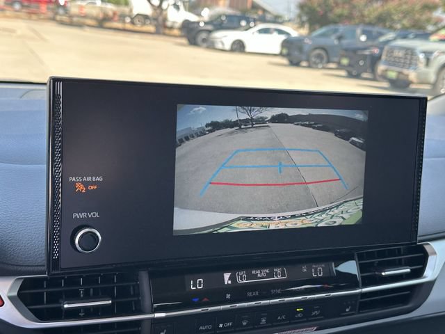 Used 2026 Toyota Sienna XLE FWD image 18