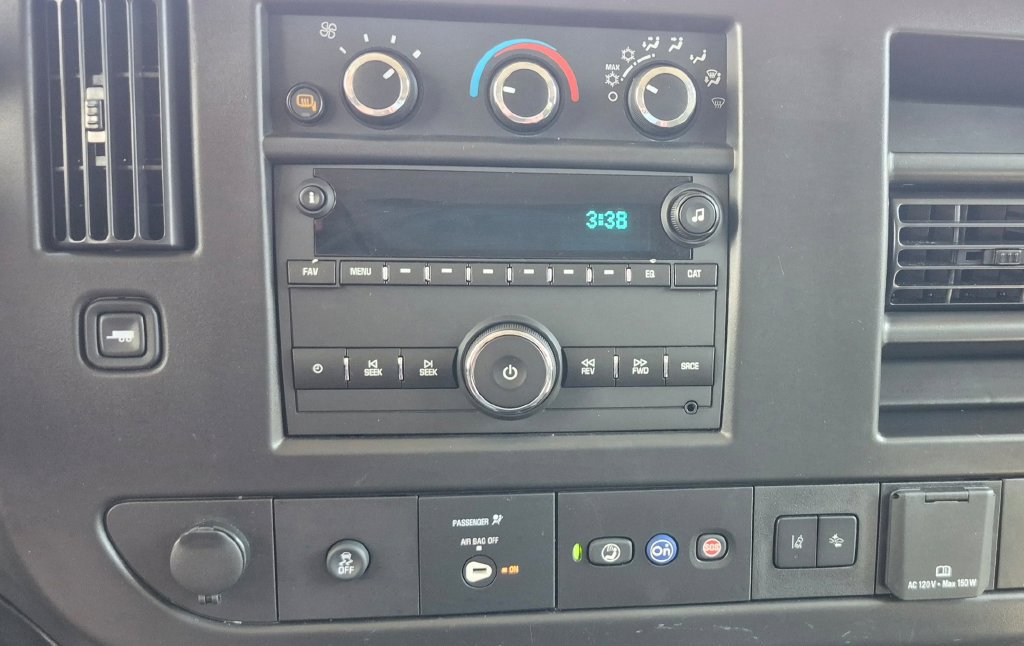 Used 2025 Chevrolet Express 3500 LT w/ LT Preferred Equipment Group RWD image 8