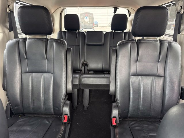 Used 2016 Chrysler Town & Country Touring w/ Driver Convenience Group FWD image 24