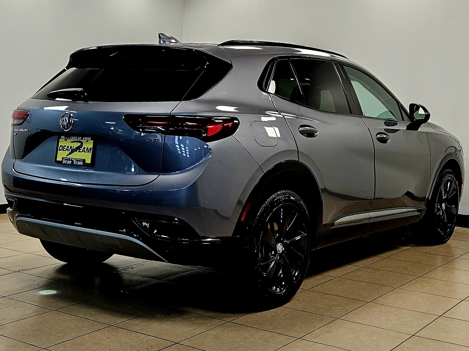 Used 2022 Buick Envision Essence w/ Sport Touring Package image 4