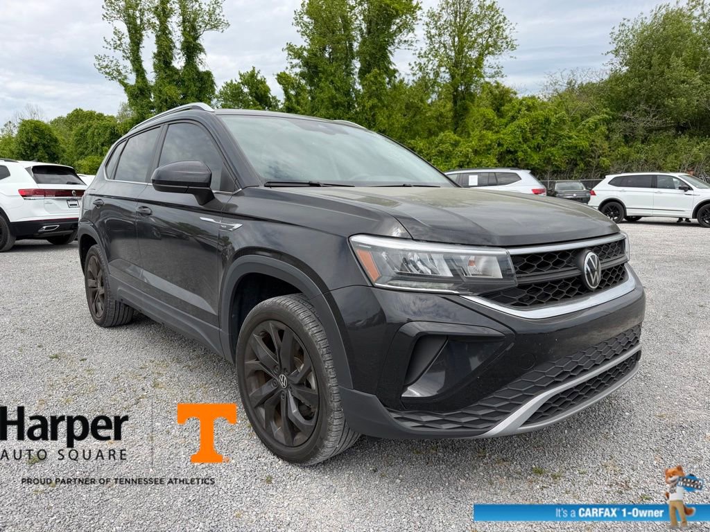 Used 2023 Volkswagen Taos SE w/ Panoramic Sunroof Package image 7