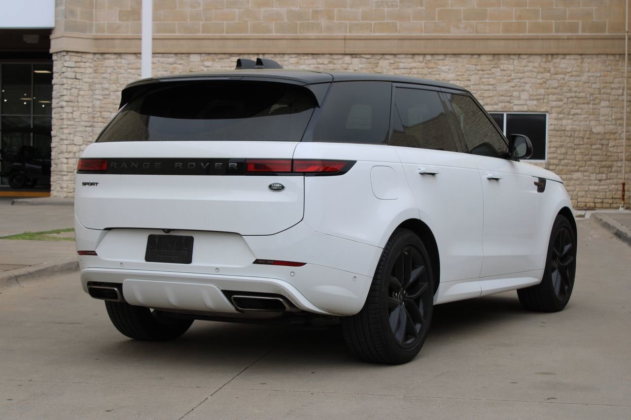 Used 2023 Land Rover Range Rover Sport SE Dynamic image 3