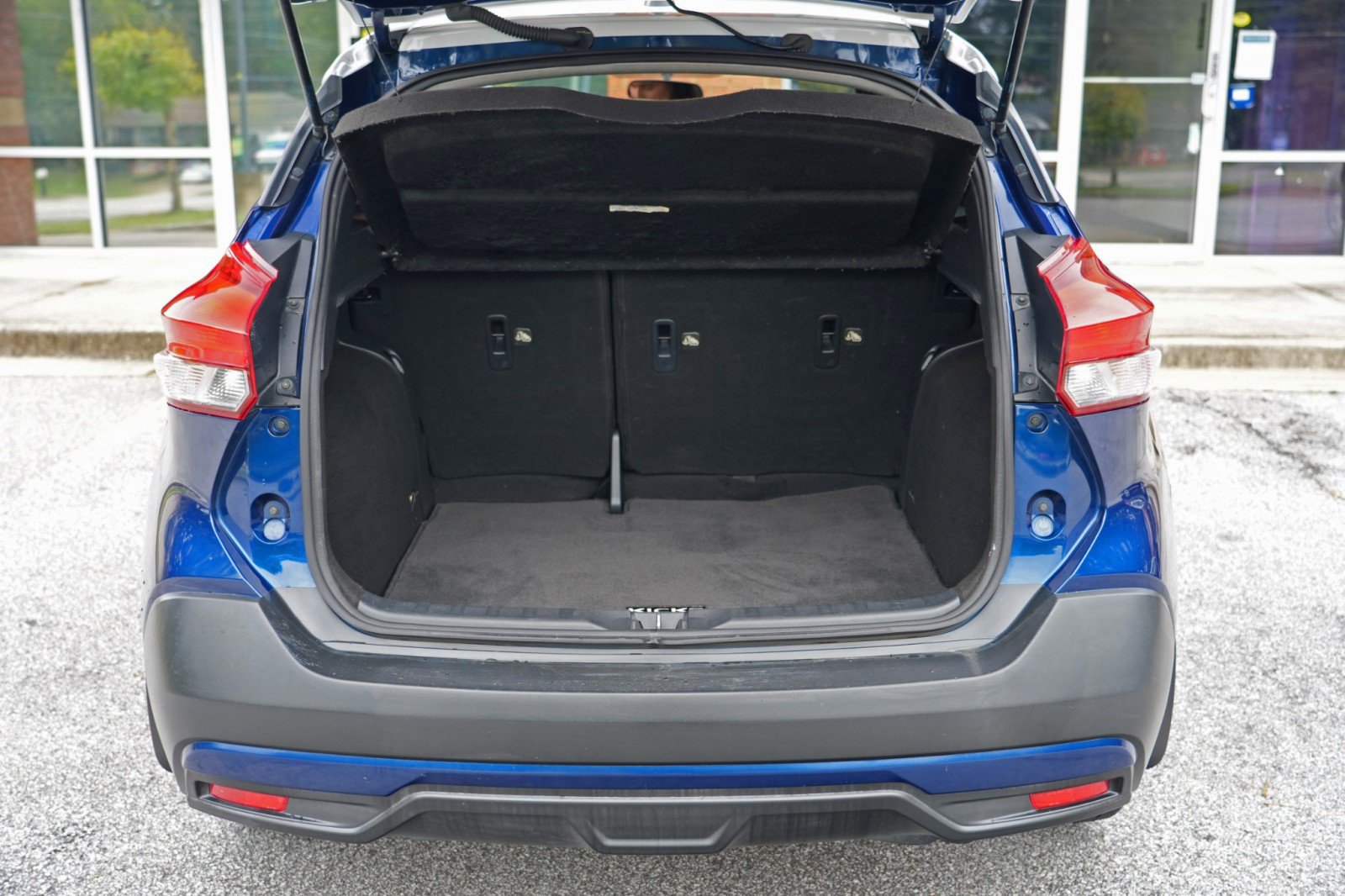 Used 2019 Nissan Kicks SR w/ SR Premium Package FWD image 9
