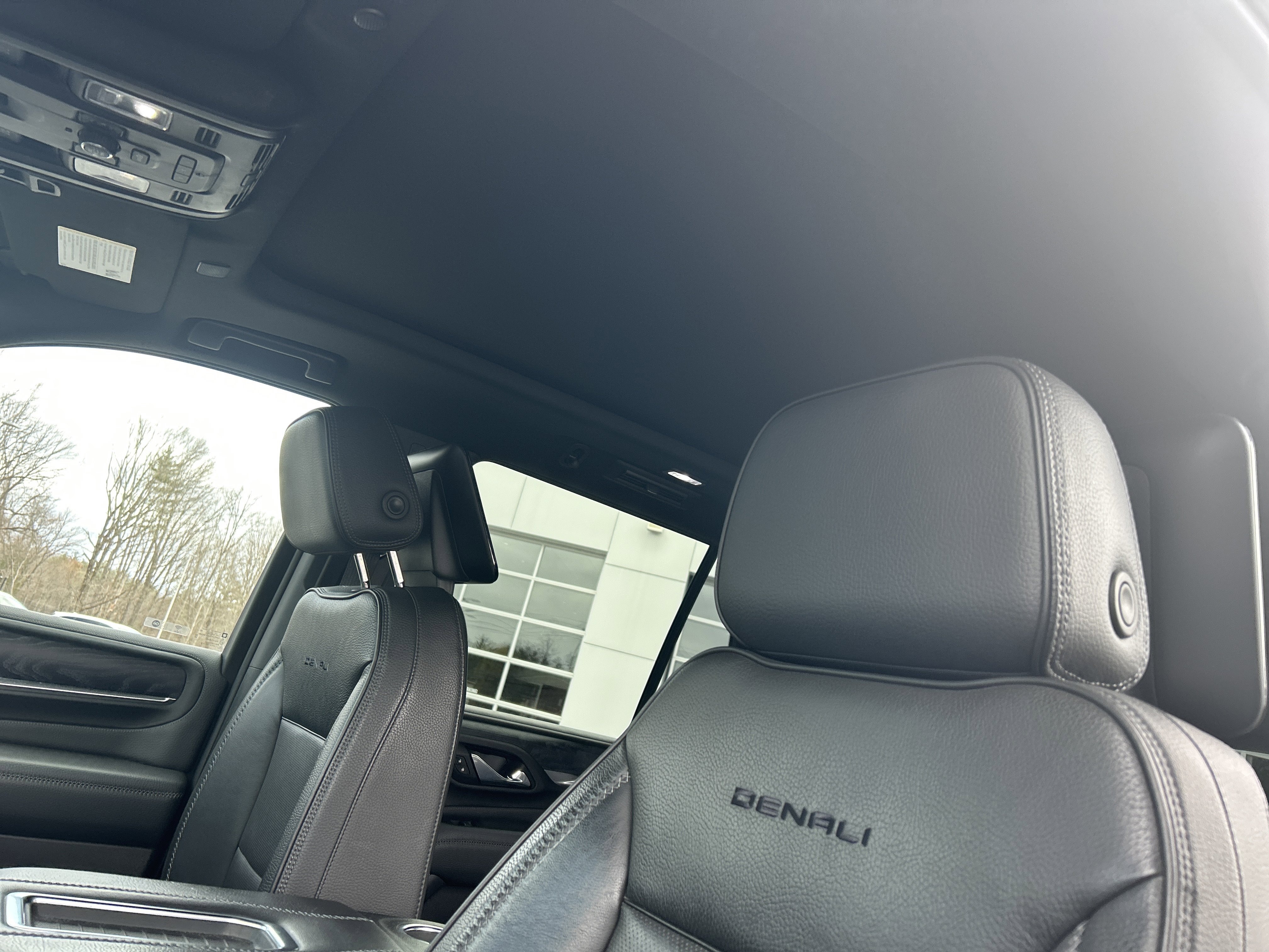 Used 2021 GMC Yukon Denali w/ Denali Premium Package image 20