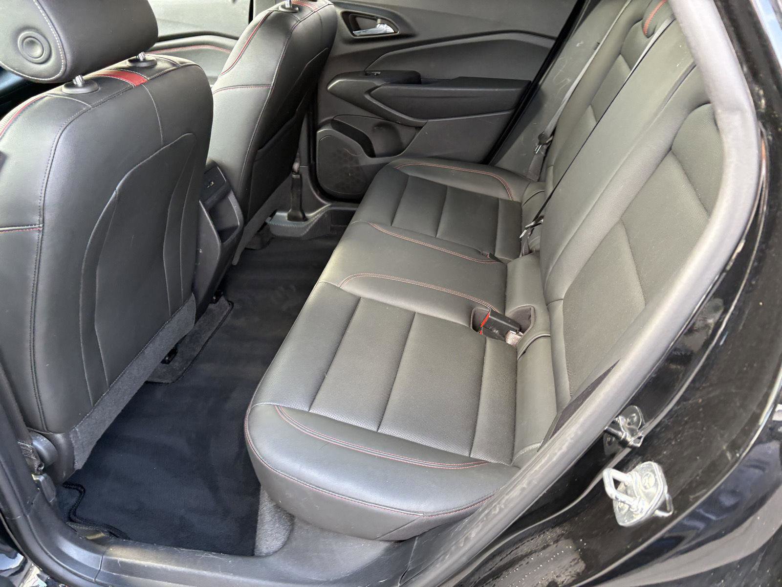 Used 2025 Chevrolet Trax RS FWD image 13