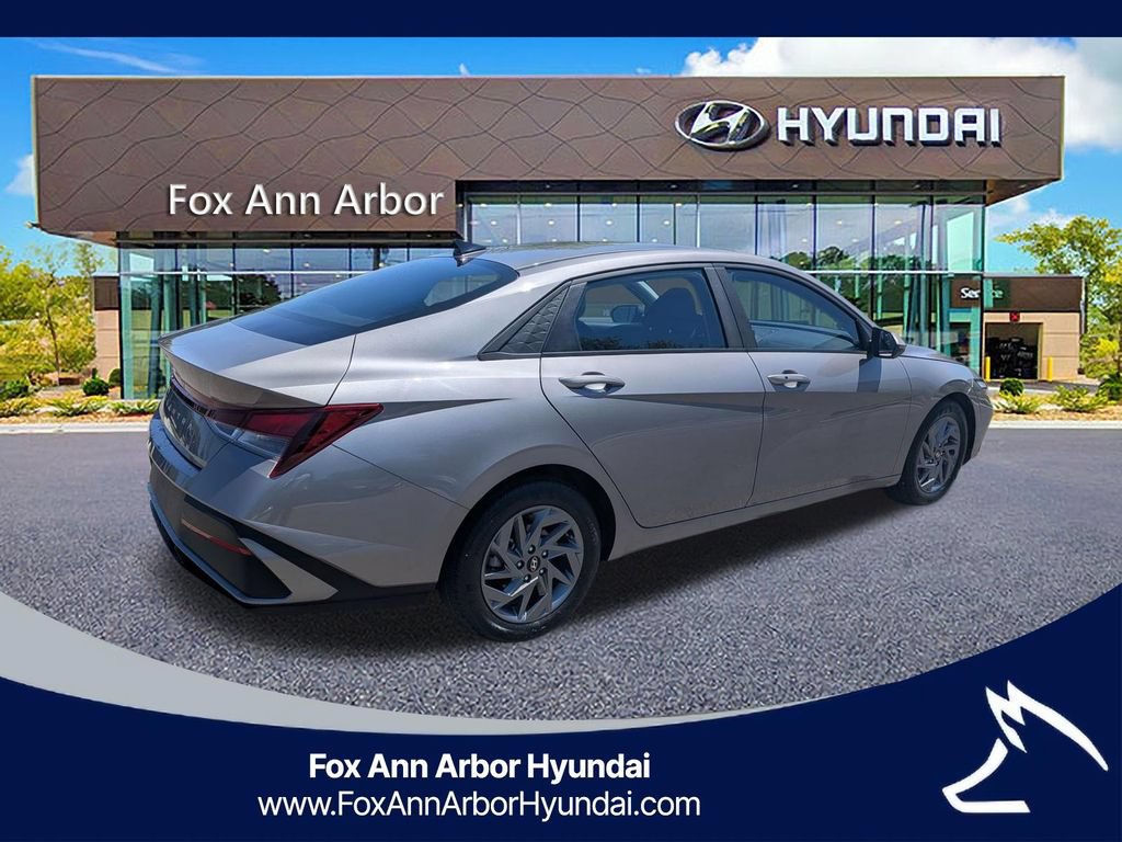 Certified 2024 Hyundai Elantra SEL FWD image 5