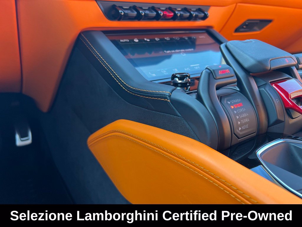 Used 2025 Lamborghini Urus SE AWD/4WD image 32