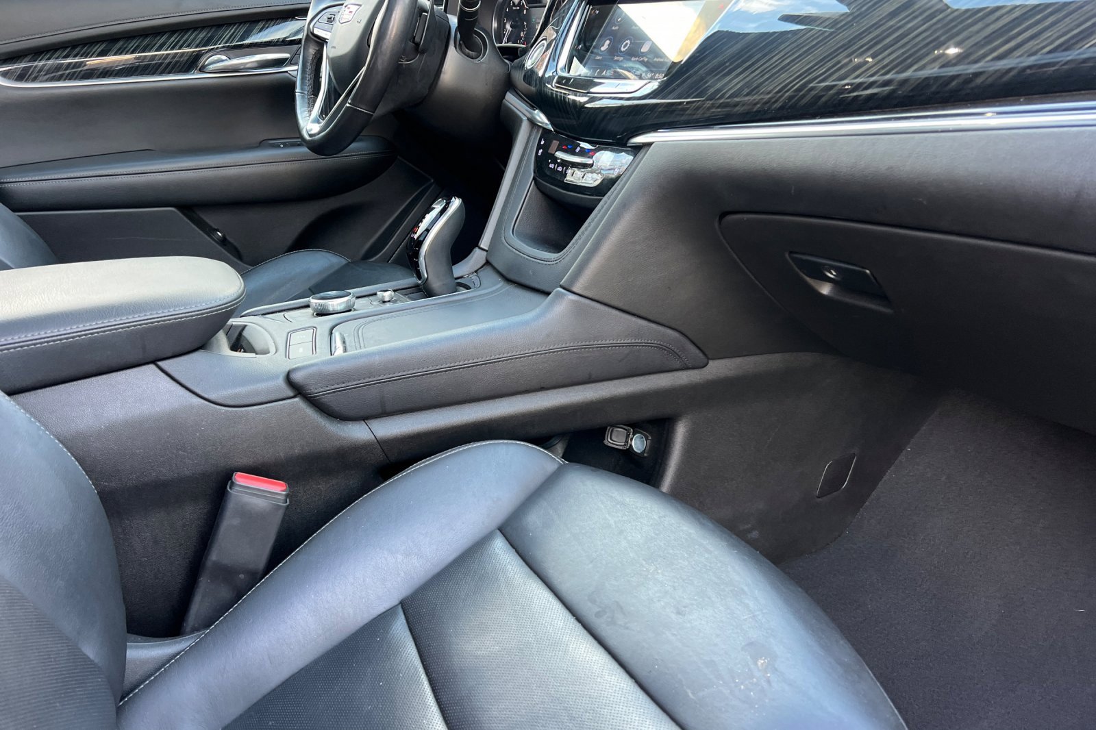 Used 2023 Cadillac XT6 Premium Luxury image 19