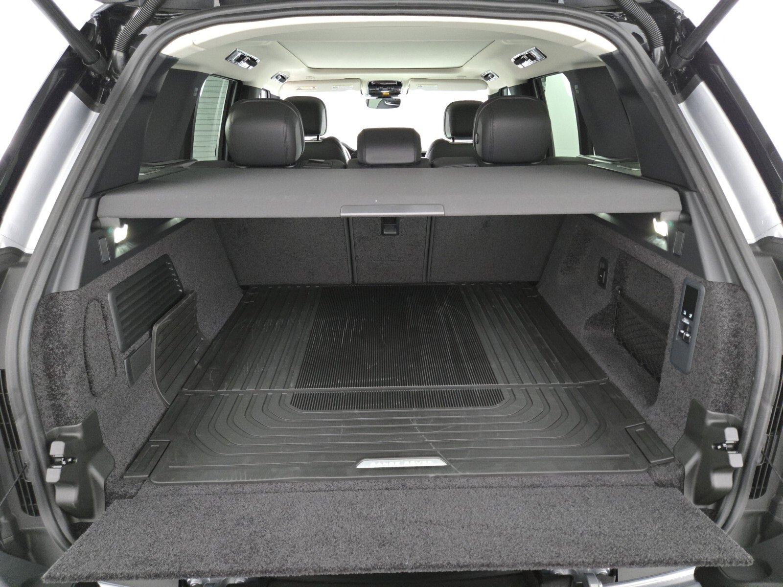New 2025 Land Rover Range Rover SE image 13