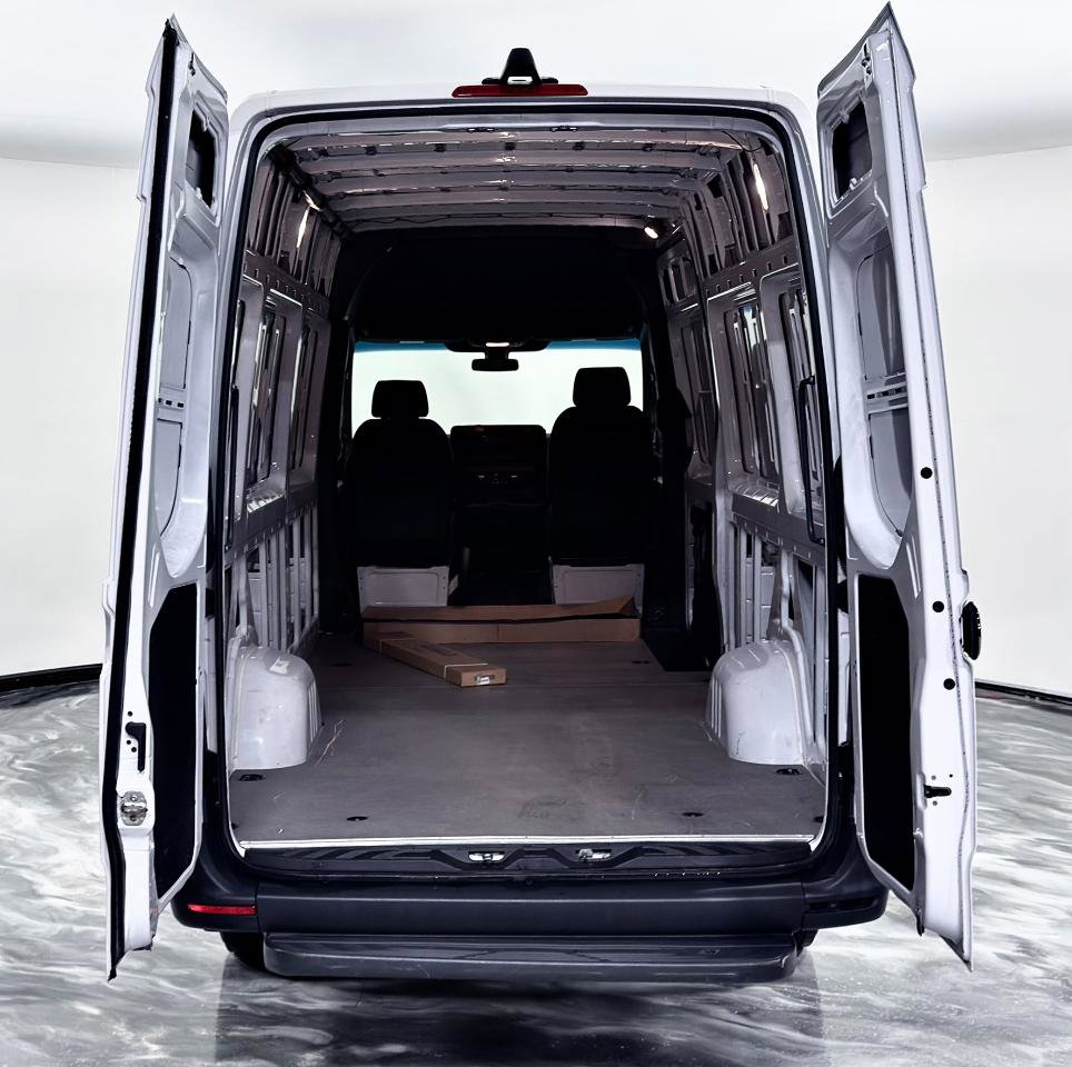 Used 2022 Mercedes-Benz Sprinter 2500 image 29