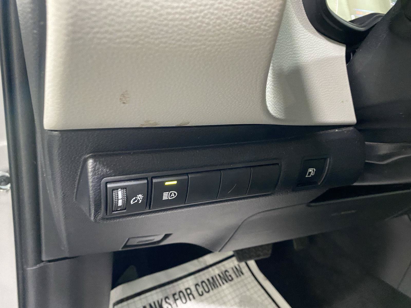 Used 2024 Toyota Corolla LE w/ LE Convenience Package FWD image 18