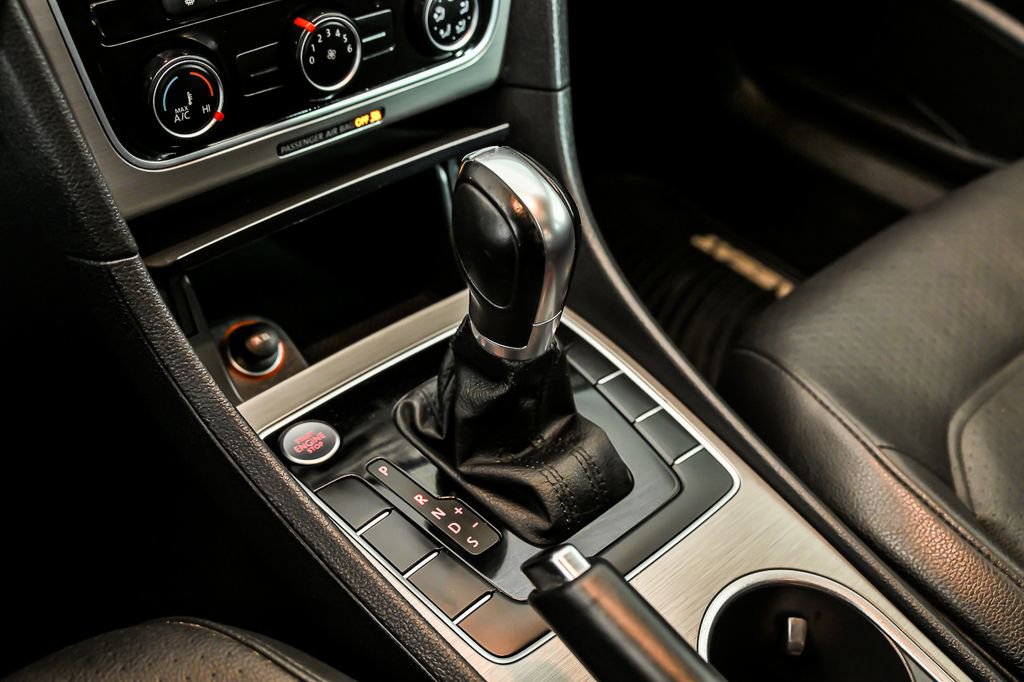 Used 2014 Volkswagen Passat 1.8T SE image 25