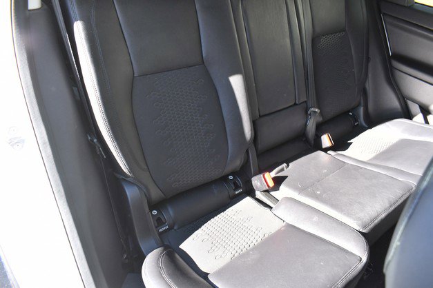 Used 2018 Land Rover Discovery Sport SE image 28