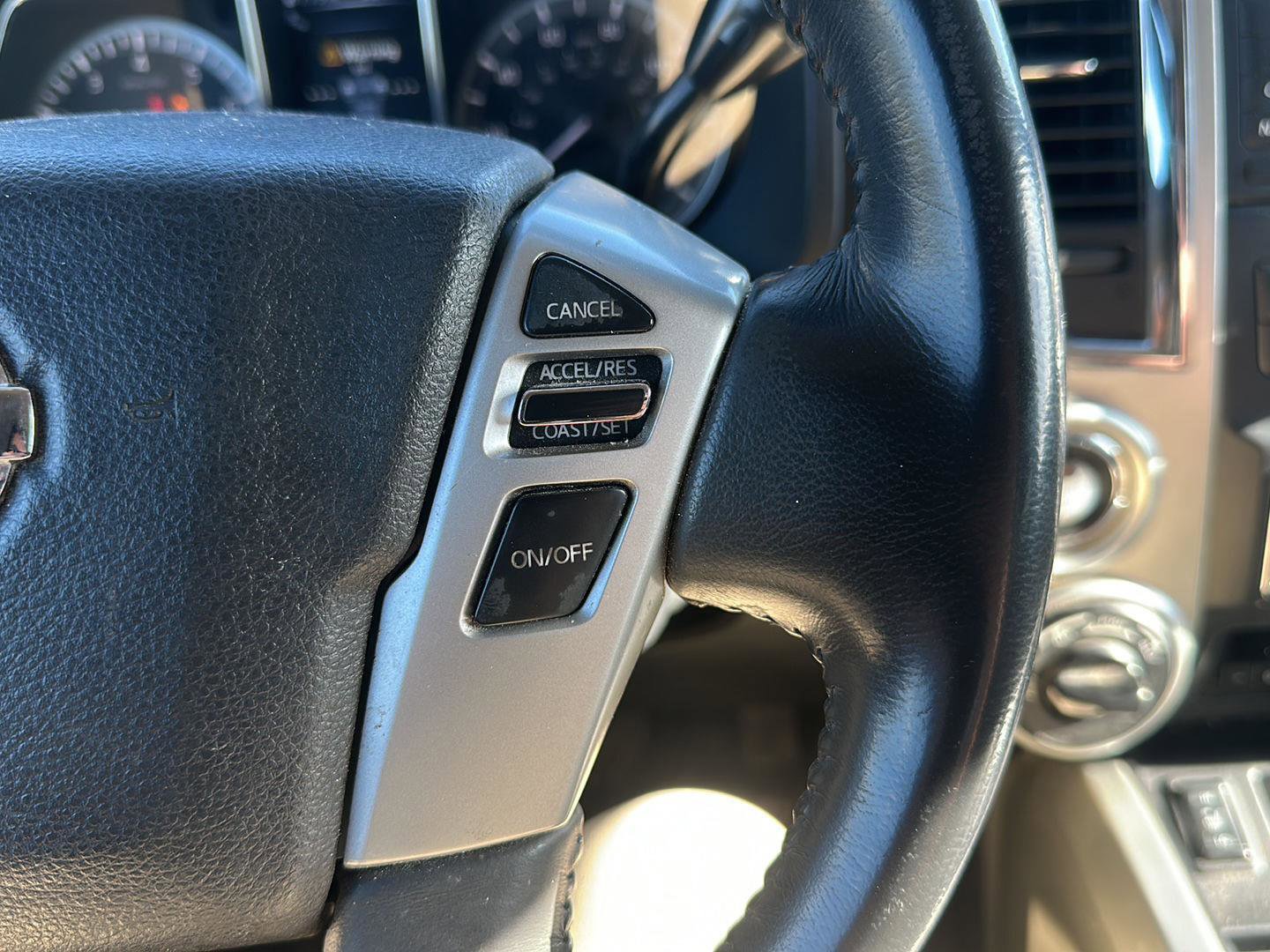 Used 2017 Nissan Titan SL image 16