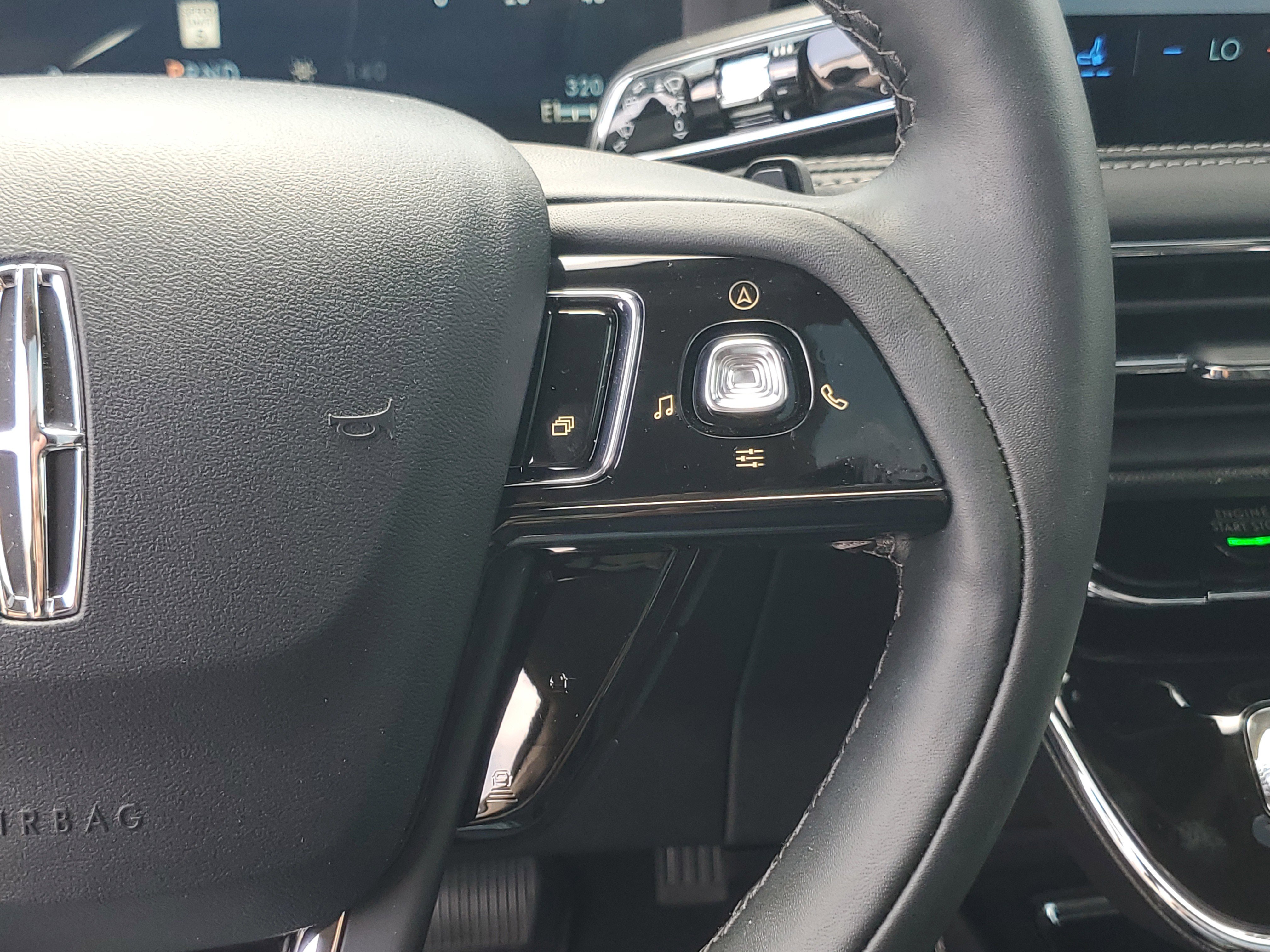 New 2025 Lincoln Corsair Reserve image 18