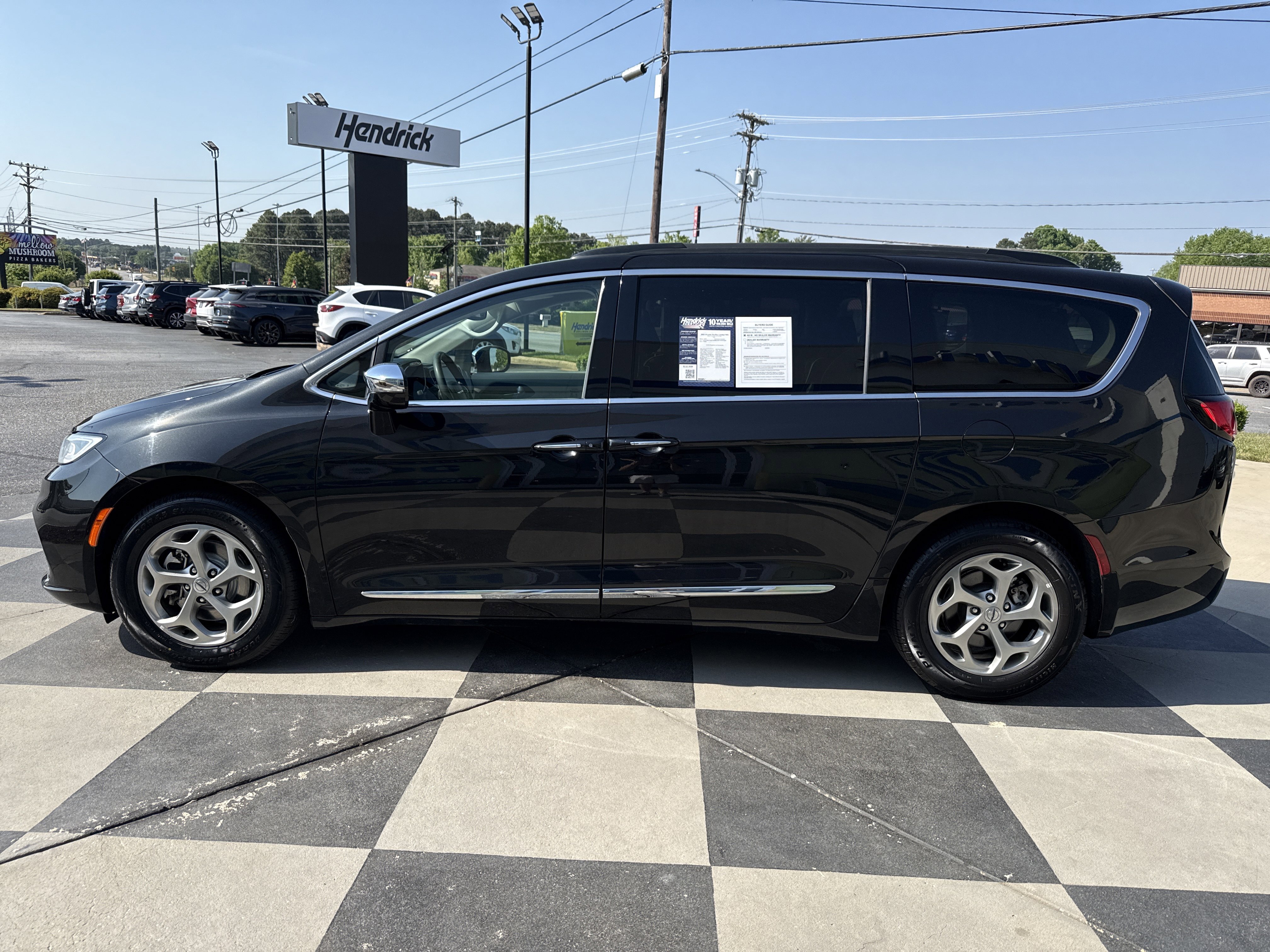 Used 2023 Chrysler Pacifica Limited FWD image 7