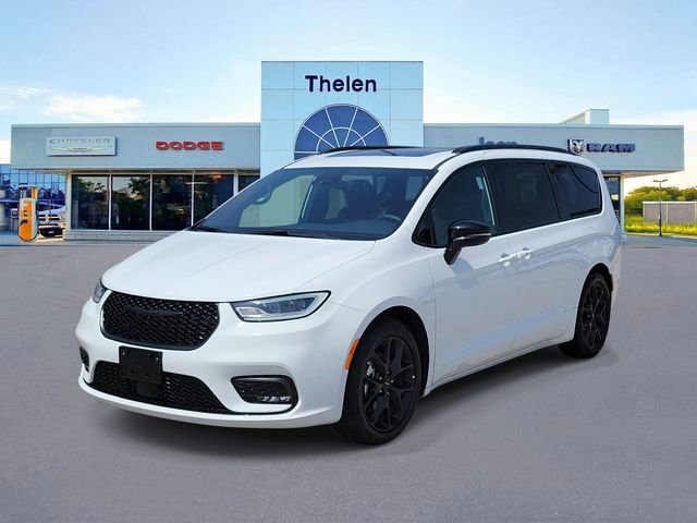 Used 2025 Chrysler Pacifica Limited FWD image 2
