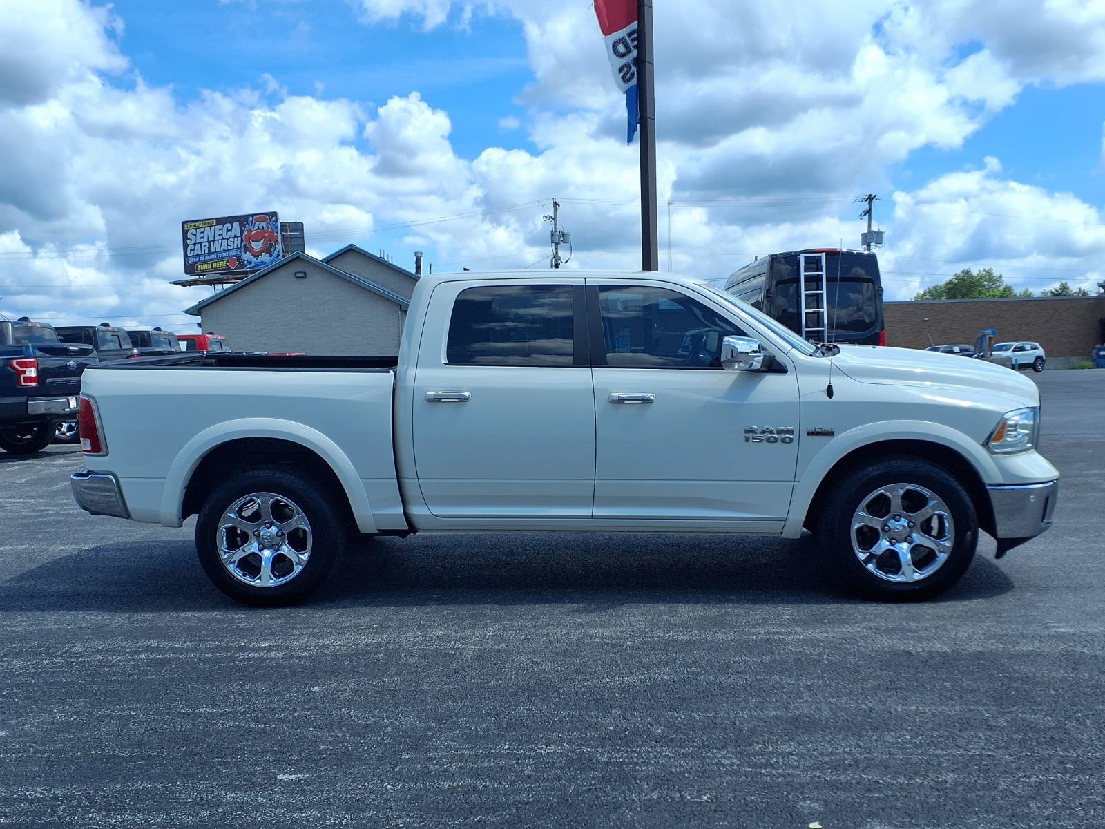 Used 2018 RAM 1500 Laramie w/ Convenience Group AWD/4WD image 4